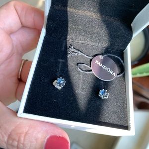 Pandora Sparkling Crown Studs